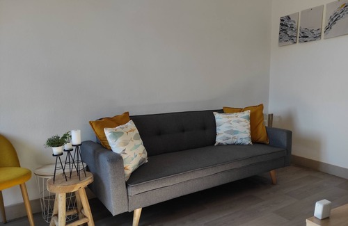 L'Arbresle Apartment | The apartment & de la Turdine T3 🟢 1 to 5 travelers 2ch. + 1 sofa bed