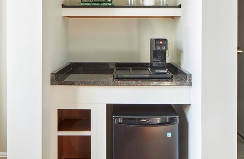 Gayborhood Apartment | The Arco powered by Sonder | Spacious King Room