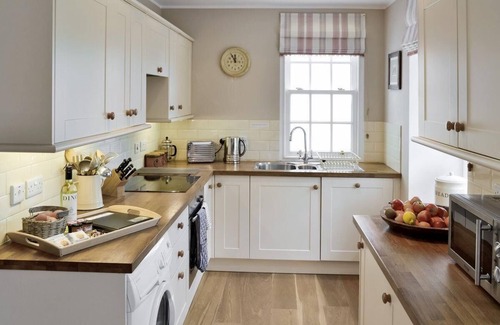 Auchterarder Cottage | The Arns Cottage is a traditional stone built, cosy and luxurious retreat.