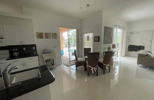 Joel House | The ArtHouse - modern, stylishly furnished vacation home with pool!