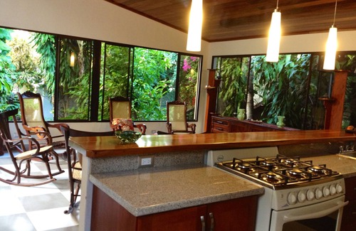 Managua Villa | The Artist's Garden, Charming 2BR Casita And Studio