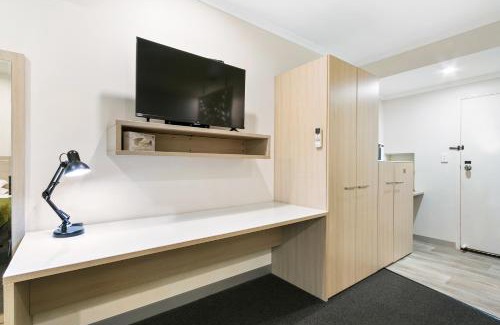 Sale Hotel | The Aspen & Apartments