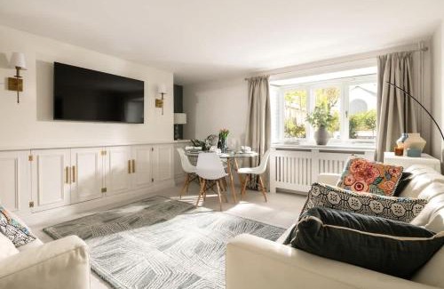 Montpellier Apartment | The Atelier A Stylish Cheltenham Hideaway for 4