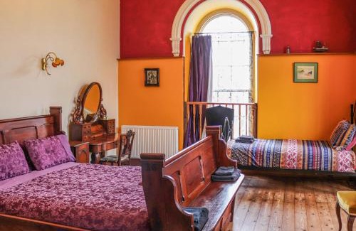 Criccieth Apartment | The Auction House