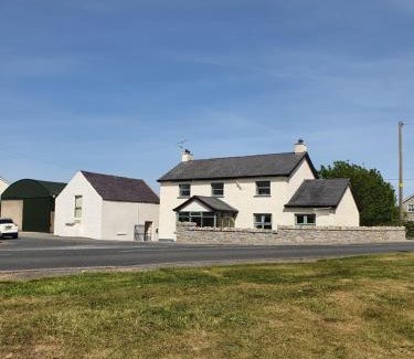 Newry Apartment | The Aul Shop & Public House -entire private annexe