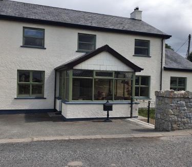 Newry Apartment | The Aul Shop & Public House -entire private annexe