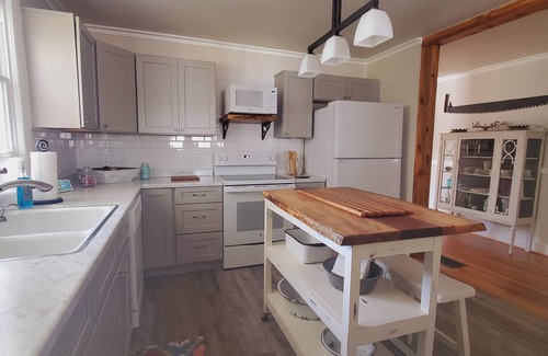King House | The B's Nest-Cozy County Heaven! 5 Star Host!