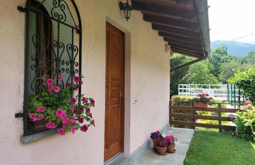 Biazzeno Apartment | The Balcony on the Lake