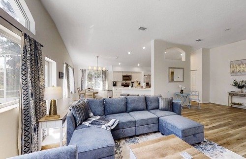 Indian Trails House | The Barefoot Bungalow | House in Palm Coast with an enclosed pool & grill