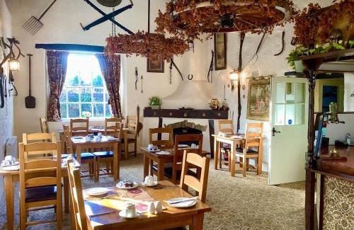 Sidmouth House | The Barn and Pinn Cottage