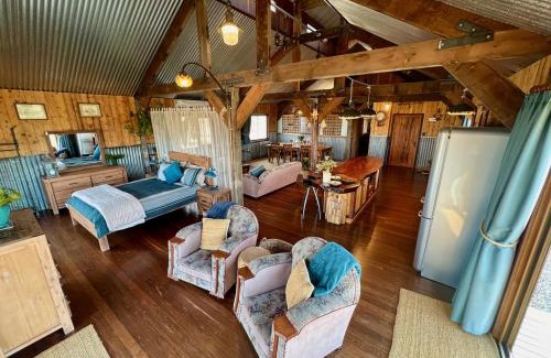Brukunga Bed & Breakfast | The Barn at Piney Ridge Farm - Bed & Breakfast