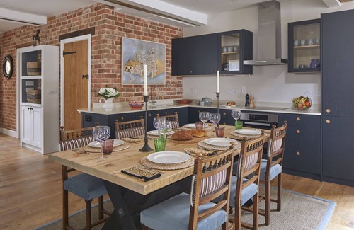 Alton Barnes House | The Barn - Delightful Wiltshire Holiday Home