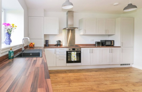 Airdrie Cottage | The Barn, Drumbow Farm