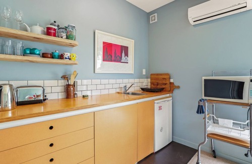 Christchurch House | THE BARN, family friendly, with a garden in Christchurch