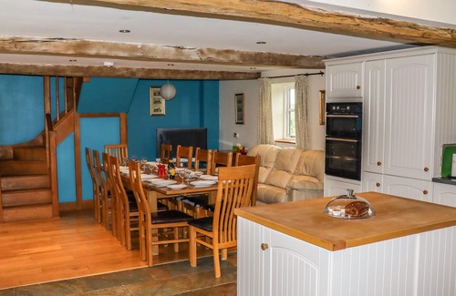 Loppington Cottage | THE BARN, family friendly, luxury holiday cottage in Cockshutt