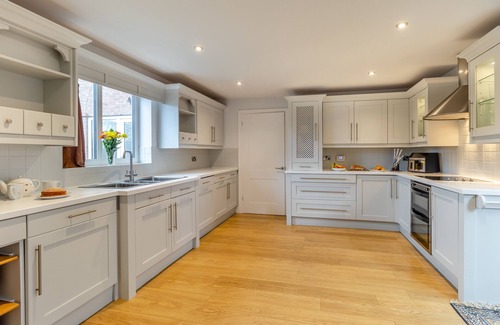 Caistor House | The Barn House - Four Bedroom House, Sleeps 8