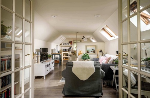 Ampney Crucis Apartment | The Barn | Romantic Cotswolds Stay for Two
