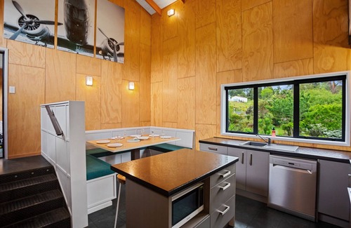 Waihi House | The Barn - Waihi Holiday Home