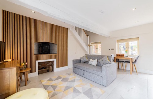 Freefolk Apartment | The Barrel Room at The Northbrook Arms