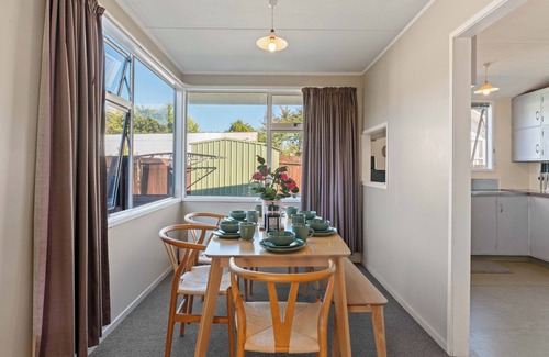 Richmond Heights House | The Bay Breeze Retreat - Two Mile Bay Stay