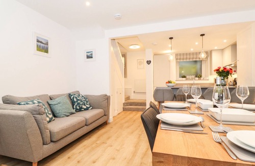 Waterhead Cottage | THE BAY COTTAGE, pet friendly, character holiday cottage in Ambleside