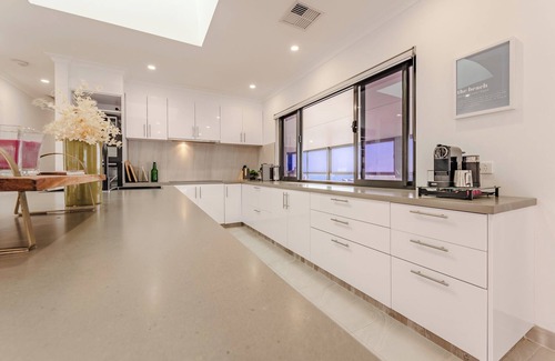 Perth House | The Bay House, Beachfront Ocean Views- right on one of Perths best Beaches.