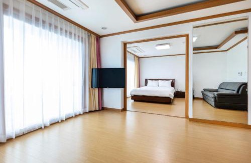 Songsan-dong Hotel | The Bay Jeju Resort