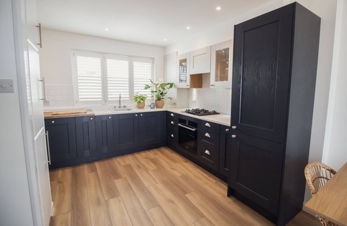 Seaford Cottage | The beach box - a houses that sleeps 6 guests in 3 bedrooms
