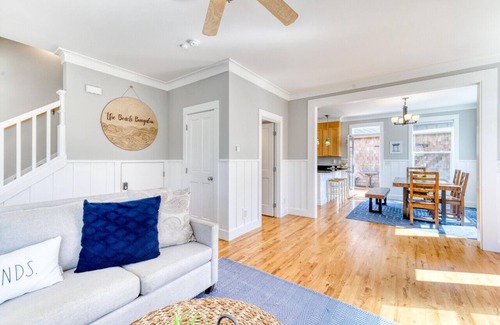 Nelscott House | The Beach Bungalow @ Olivia Beach, sleeps 6