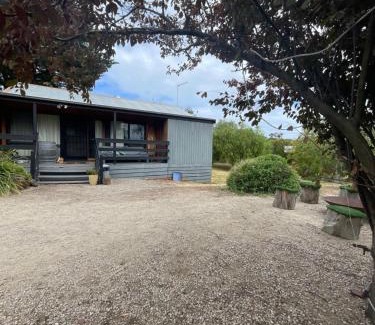 Fingal House | The Beach Cabin Ocean Bay Getaway PL