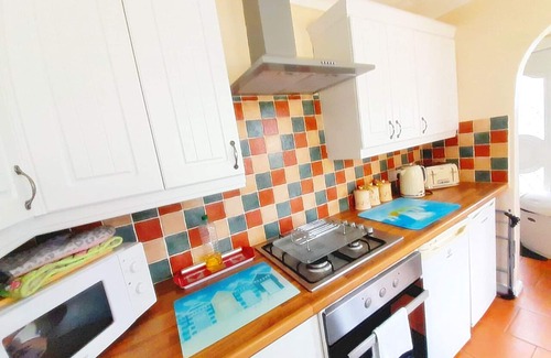 Sutton-on-Sea Cottage | The Beach House! ❤️ Close to Attractions ★ Parking ★ Large Garden ★ Pet Friendly