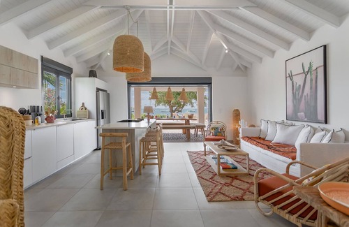 Bellevue House | The Beach House - Direct Access to Pinel Island With our Kayak