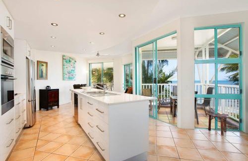 Trinity Beach Apartment | The Beach Shack 3BR Waterfront Resort, Own WIFI