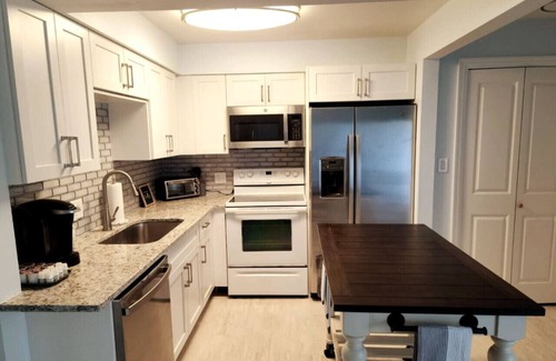 Cocoa Beach Apartment | The beach vacation you want - Pool & Tennis Onsite