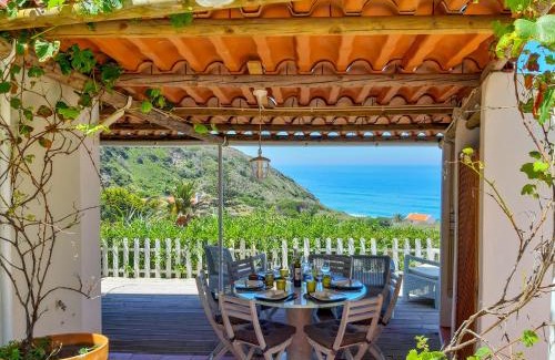 Colares House | The Beachfront Casa da Rampa