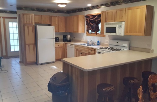 Oglesby Villa | The Bear Den Peaceful and Comfortable Animal and Hummingbird Viewing