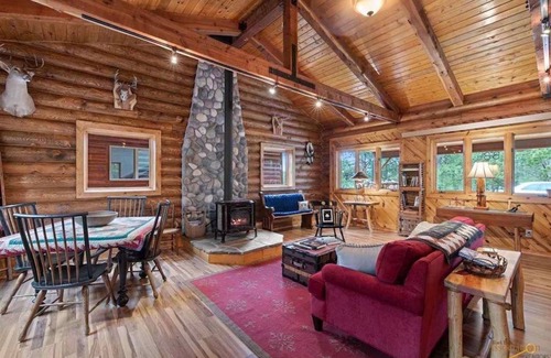 Custer Bed & Breakfast | The Bears Den Dakota Dream B&B. Secluded, Close to Custer, Great Breakfast!