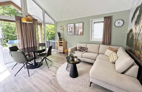 Municipality of Rhenen House | The beautiful Eco Cottage has a unique decor, covered porch and a large garden.