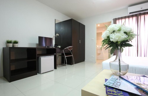 Chonburi Apartment | The Bed by Boonjira
