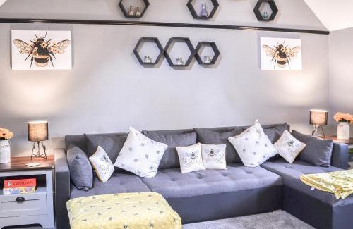 East Kirkby House | The Beehive