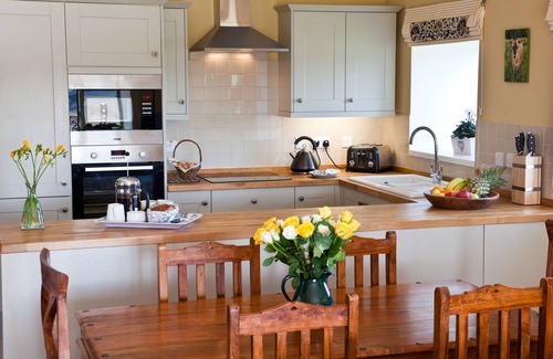 Dairsie House | The Beehouse, Secret Rural Gem close to St Andrews golf courses and beaches