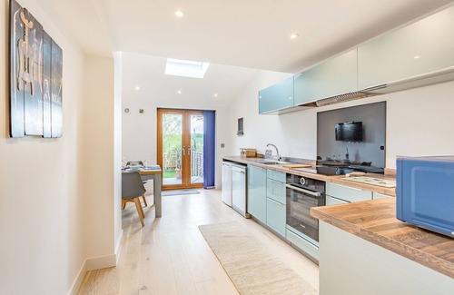 Pitchcombe Cottage | THE BELFRY, romantic, with a garden in Evesham