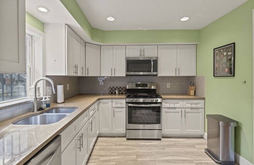 Passyunk Square Apartment | The Bella Vista Townhouse