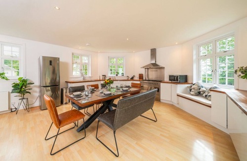 Carnoustie House | The Bensil - Carnoustie Meets The Hamptons!