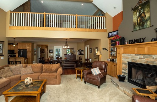 Decatur House | THE BEST MODERN, BIG, WATERFRONT, BEAUTIFUL LAKEHOUSE- 2 HRS FROM CHICAGOLAND