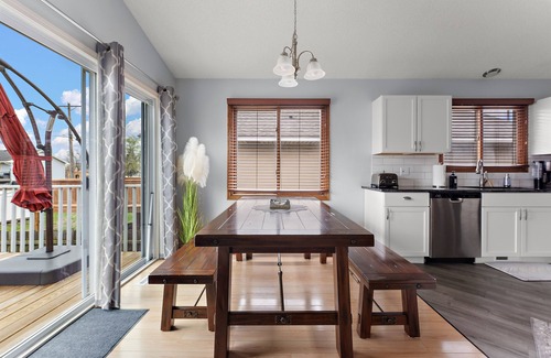Northeast Minneapolis House | The Best NE Riverfront Dist Home! Large & Mod: 6 BDR & close to all Minneapolis