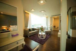 Nai Mueang Hotel | The Beverly Hills Hotel