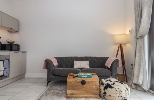 Tiverton Cottage | THE BICKLEIGH, romantic, with hot tub in Tiverton