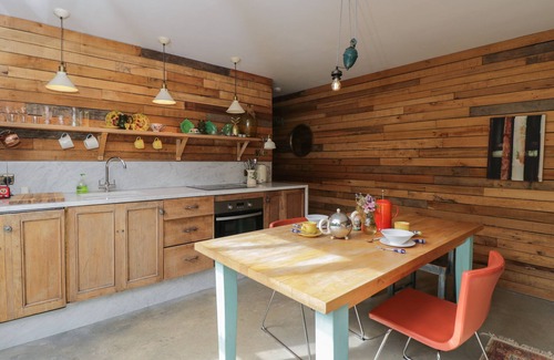 Malmesbury Cottage | The Big Box Brandeers