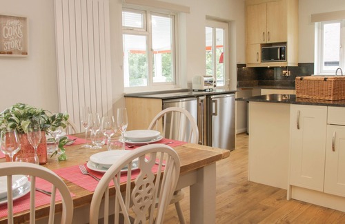 Church Stretton House | THE BIG DINGLE, family friendly, with open fire in Church Stretton